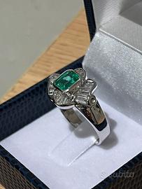 Anello oro 18kt con smeraldo e diamanti naturali