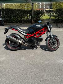 Ducati Monster 695