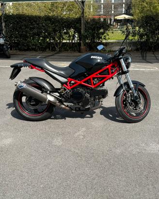 Ducati Monster 695