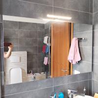 Specchiera a muro con luce led