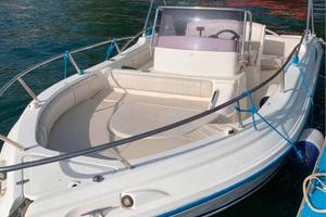 Barca open Ranieri 21,5 piedi 8 posti