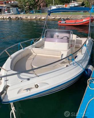 Barca open Ranieri 21,5 piedi 8 posti