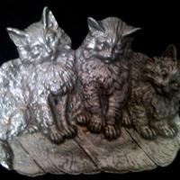 Sopramobile in peltro a forma di gatti