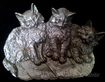 Sopramobile in peltro a forma di gatti