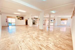 Elegante Locale Commerciale nel Centro Muravera