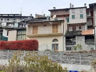 Casa con due appartamenti su due piani