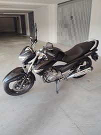  Moto Suzuki Inazuma 
