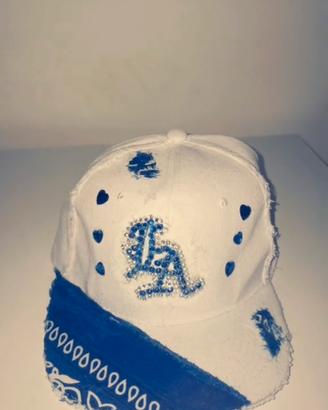 Cappello bianco e blu con brillantini LA