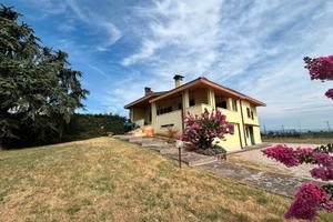 Zevio periferia: prestigiosa villa singola con gia