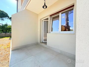 Nuovo appartamento bicamere completamente ristr...