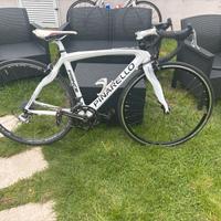 Bici da corsa Pinarello tutta in carbonio