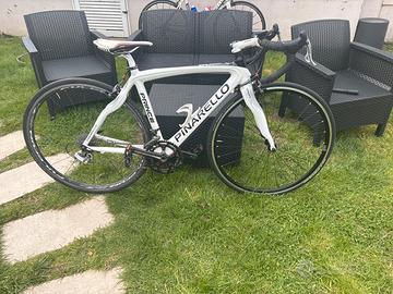 Bici da corsa Pinarello tutta in carbonio