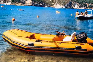 Joker Boat 430 con Evinrude 25 / 40 hp