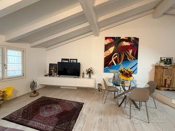 Cognola, bilocale mansardato ristrutturato