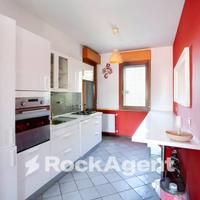 ATTICO CON POSTO AUTO IN STATO ABITATIVO