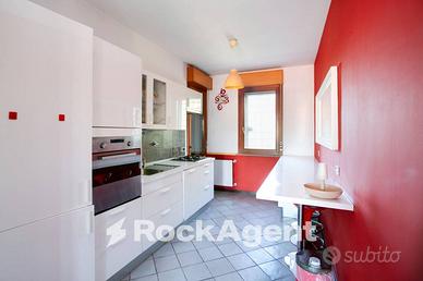 ATTICO CON POSTO AUTO IN STATO ABITATIVO