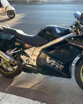Honda VFR 750 del 91 Accetto cambio con naked