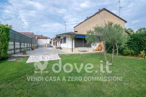Villa di 140 m² con 3 locali e box auto a Bressana