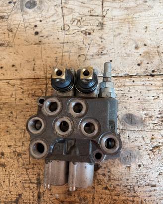 Distributore idraulico Dinoil