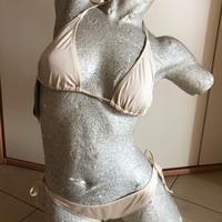 Triangolo costume bikini colore sabbia