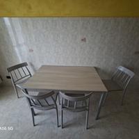 Tavolo e 4 sedie cucina