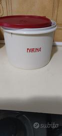 Contenitore Tupperware farina