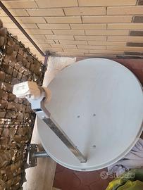 Parabola satellitare con illuminatore NUOVO