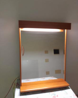 Specchiera - mobile con illuminazione e presa funz