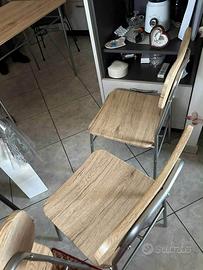 Tavolo nuovo con 4 sedie