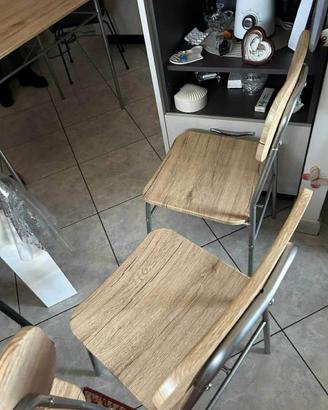 Tavolo nuovo con 4 sedie