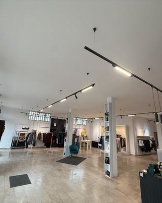 ARREDAMENTO NEGOZIO COMPLETO pronto all’uso
