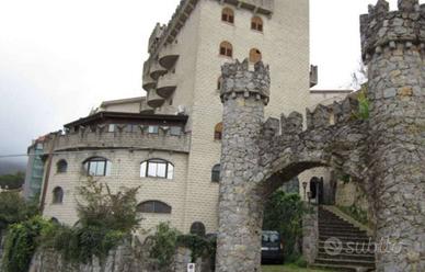 Immobile in asta di 240 m² con più di 5 locali a M