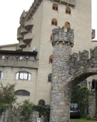 Immobile in asta di 240 m² con più di 5 locali a M