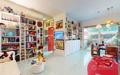 AMPIO E LUMINOSO TRILOCALE CON BALCONE E TERRAZZO!