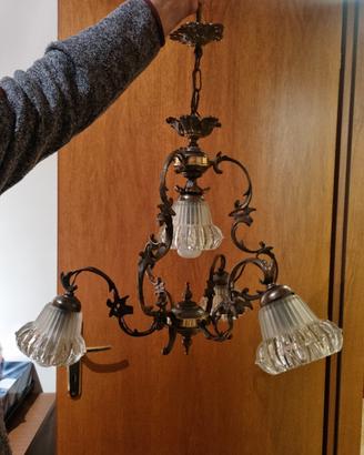 lampadario vintage in bronzo e vetro