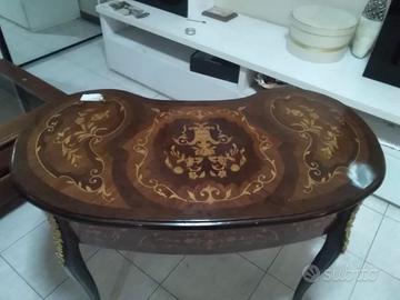 Scrivania francese intarsiata