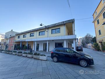 Oltre 3 vetrine a Olbia