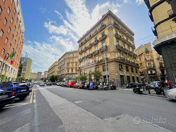 2 LOCALI A NAPOLI