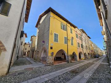 Splendida Bifamiliare Ristrutturata con Box Tripl