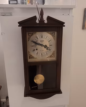 orologio meccanico a pendolo