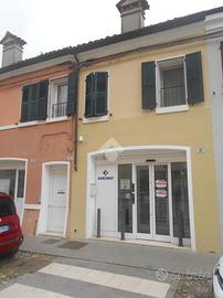 NEGOZIO A COMACCHIO