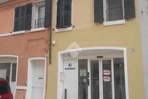 NEGOZIO A COMACCHIO