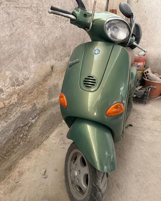 Vespa et2 anno 2000