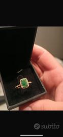 Anello oro 14 kt con smeraldo