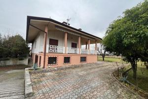 VILLA INDIPENDENTE SU LOTTO DI 1400 MQ - SPAZI ...