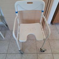 Deambulatore, sedia doccia, sedia a rotelle