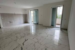 Appartamento di 100 m² con 3 locali e box auto a S