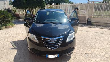 Lancia y del 2014 con 133000 km Benz/Gas 1200