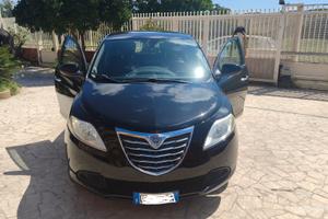 Lancia y del 2014 con 133000 km Benz/Gas 1200