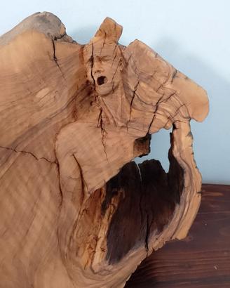 scultura in legno di ulivo